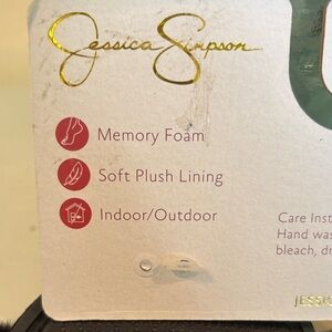 Jessica Simpson Black Faux Fur Slide.            SIZE 7-8